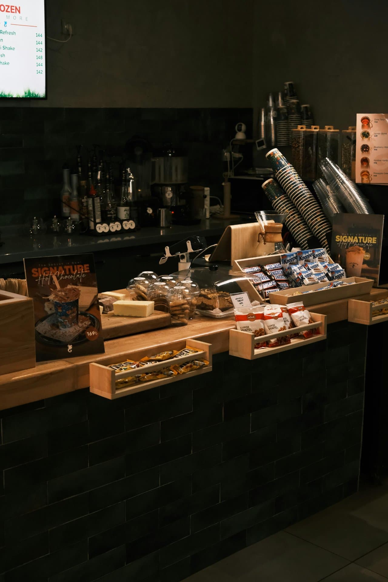 De gezellige toog van Broodjes Vivianne